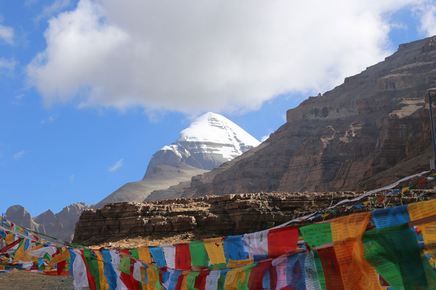 西藏：一个与天紧紧相依的胜地