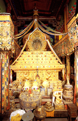 <xoYu_CMS_CODE:NEWS:IN_LINK><a href=http://www.57tibet.com/tibet/list/list_866_1.Html target=_blank>布达拉宫</a></xoYu_CMS_CODE:NEWS_IN_LINK>灵塔图片2