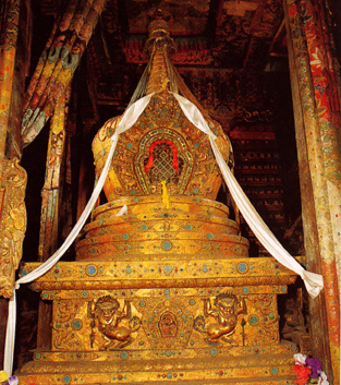 <xoYu_CMS_CODE:NEWS:IN_LINK><a href=http://www.57tibet.com/tibet/list/list_866_1.Html target=_blank>布达拉宫</a></xoYu_CMS_CODE:NEWS_IN_LINK>灵塔图片4