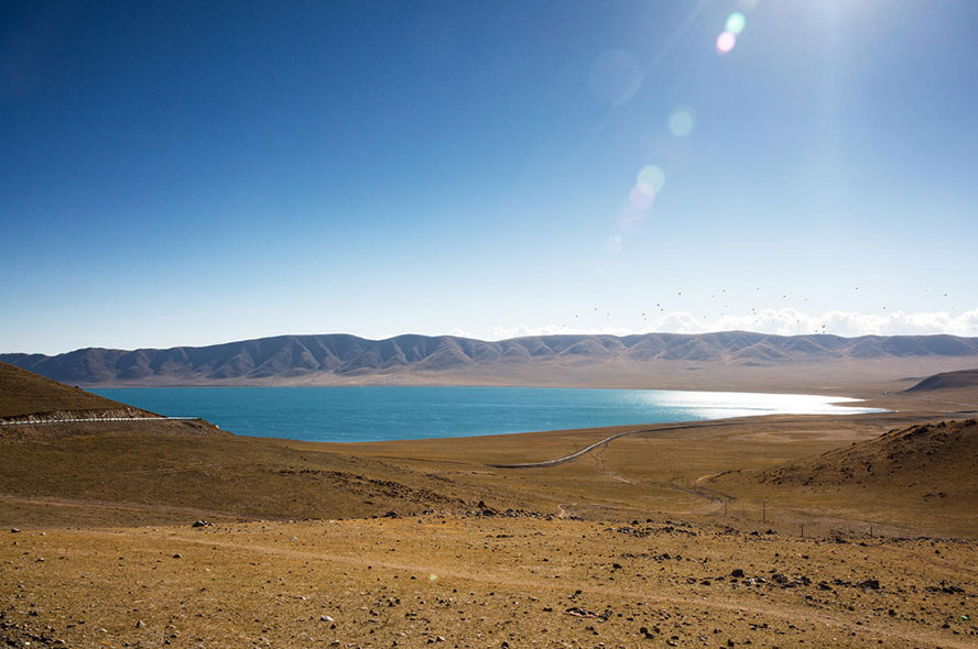 拉多藏湖及他的美丽传说