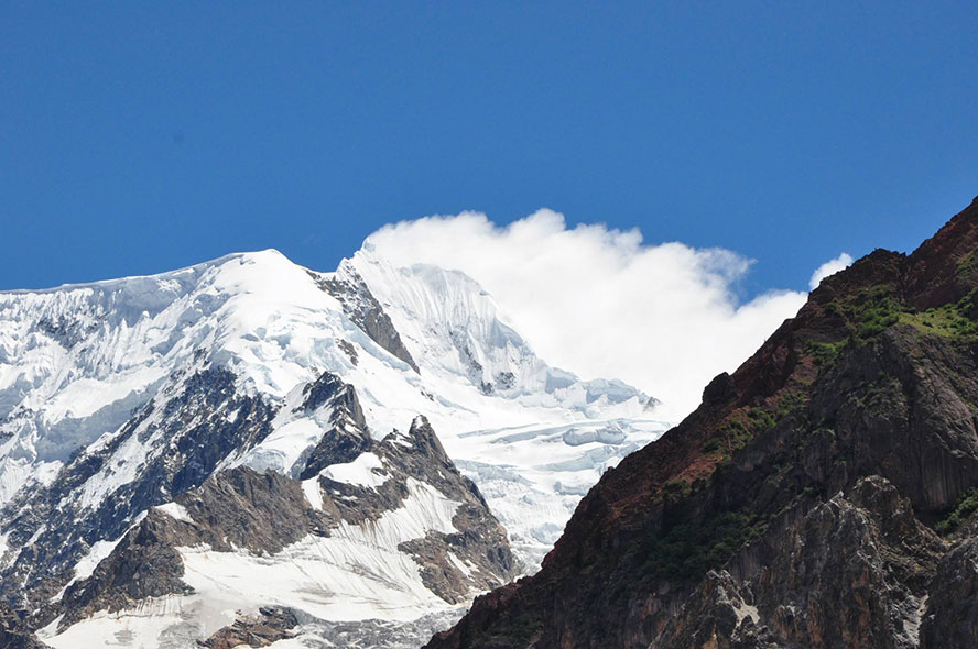北京奥运火炬登顶珠峰最后突击点定在海拔8300米